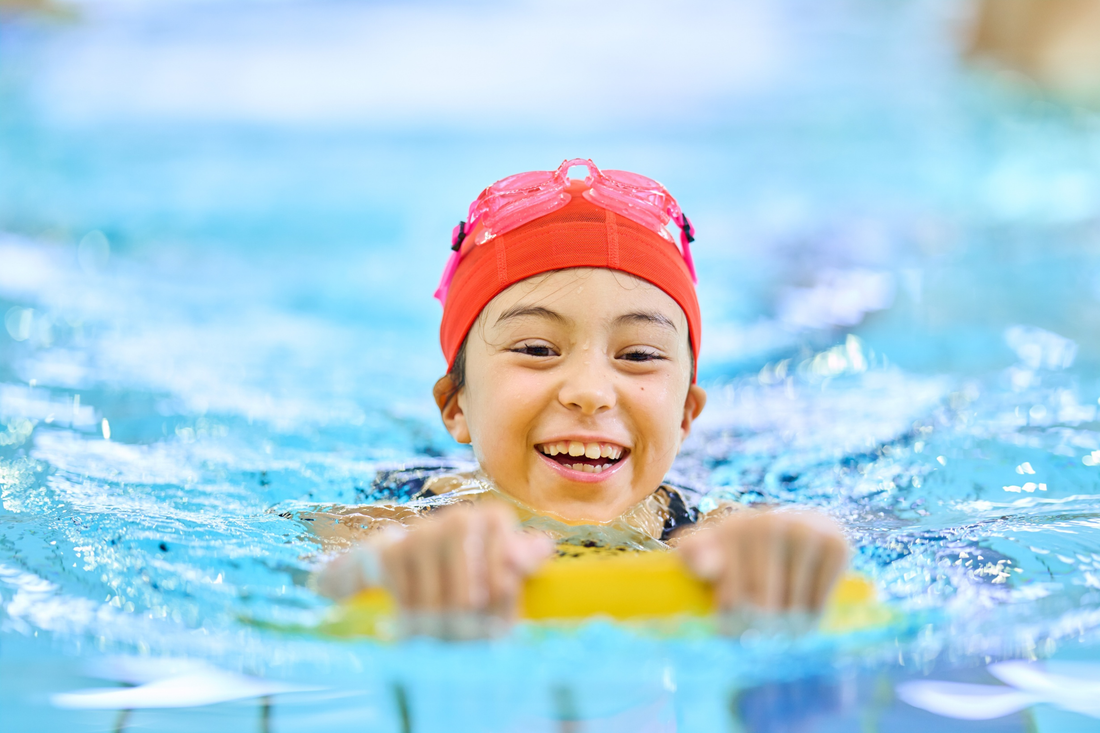 How to Help a Sensory Sensitive Child in Swimming Lessons